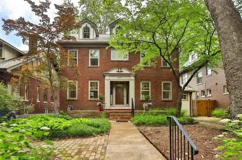 6370 Pershing Ave, Saint Louis, MO 63130