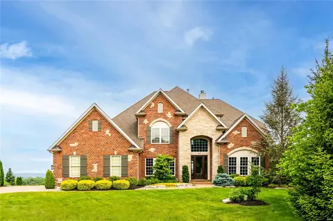 2429 Christopher View Dr, Saint Louis, MO 63129