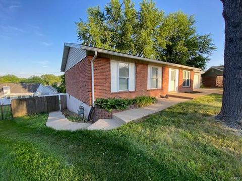 3224 Stonehenge Dr, Saint Charles, MO 63303