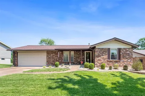 2303 Wincanton Rd, Saint Louis, MO 63129