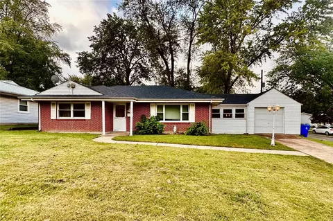 904 Harrison St, Florissant, MO 63031