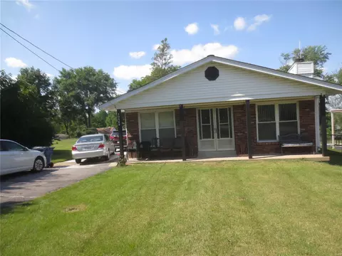 10549 Hobday Ave, Saint Ann, MO 63074