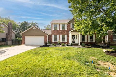 821 Ridgetop Cir, Saint Charles, MO 63304