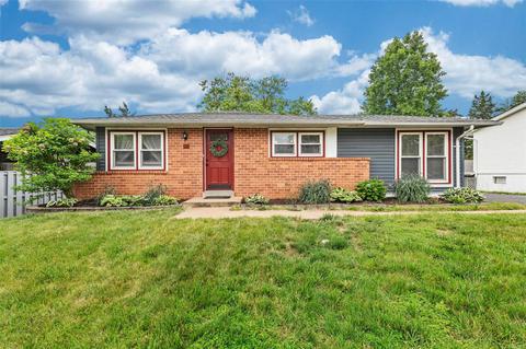 28 Pepper Tree Dr, Fenton, MO 63026