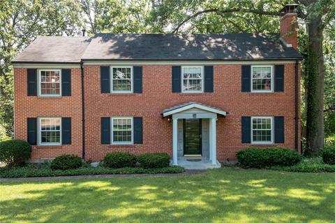 24 York Dr, Brentwood, MO 63144