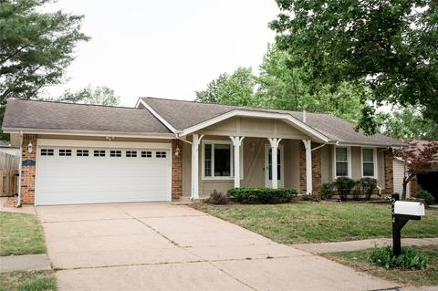 224 Valleyoak Ct, Ballwin, MO 63021