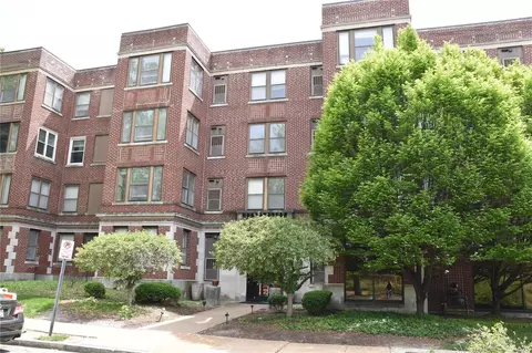 5696 Kingsbury Ave #302, Saint Louis, MO 63112
