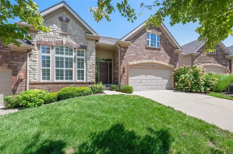 142 Kendall Bluff Ct, Chesterfield, MO 63017