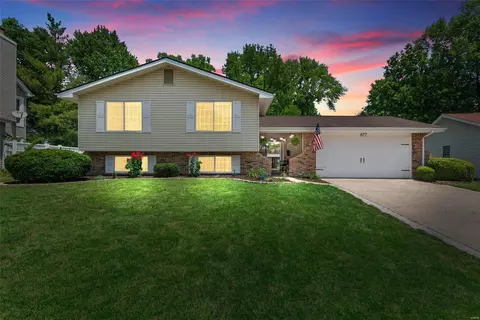 677 Lakewood Dr, Lake Saint Louis, MO 63367