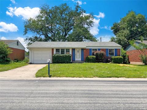 2219 Golfway Dr, Saint Charles, MO 63301
