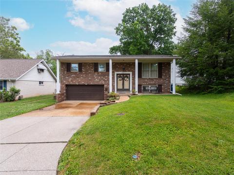 3116 Ringer Rd, Saint Louis, MO 63125