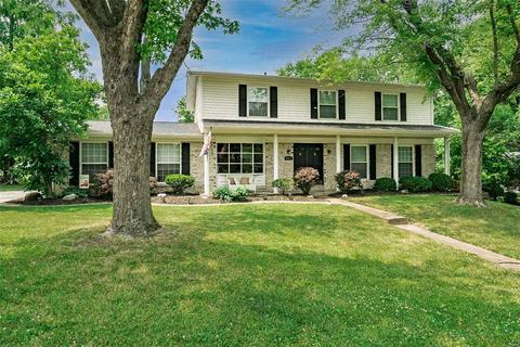 901 Fernview Dr, Saint Louis, MO 63141