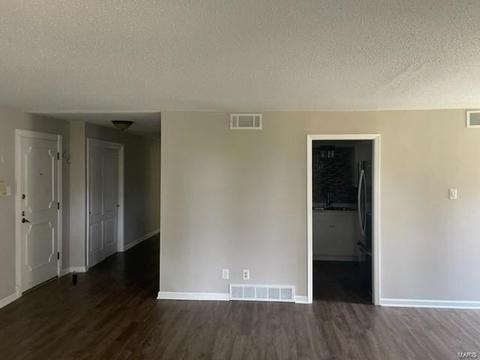 916 Claytonbrook Dr #2, Ballwin, MO 63011 photo 3