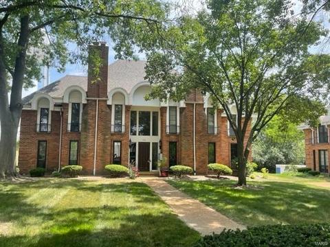 916 Claytonbrook Dr #2, Ballwin, MO 63011