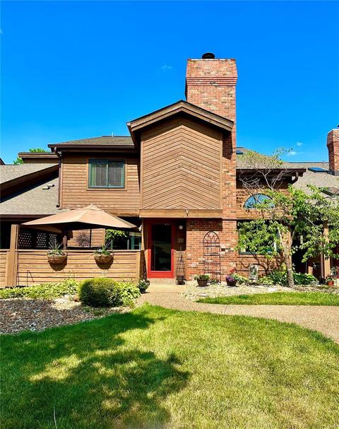 855 Hemingway Ln, Weldon Spring, MO 63304
