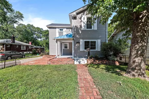 7715 Lindbergh Dr, Saint Louis, MO 63143