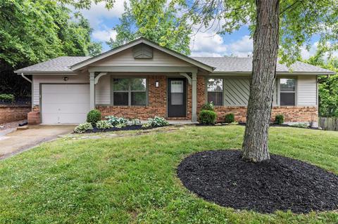 10 Victoria Place Ct, Saint Charles, MO 63304