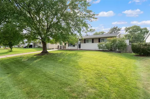 7657 Sunset Dr, Hazelwood, MO 63042