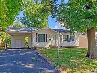 12118 Parkwood Pl, Maryland Heights, MO 63043
