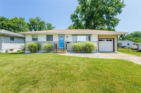 45 Ruth Dr, Florissant, MO 63031