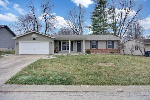 120 Lake Point Dr, Saint Peters, MO 63376