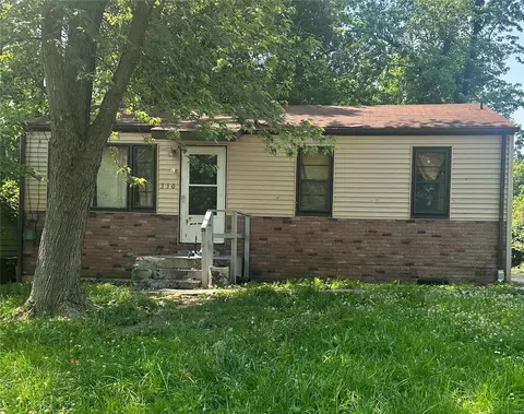 330 Fork Dr, Saint Louis, MO 63137