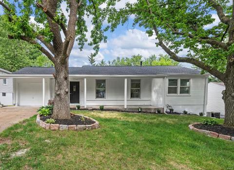 9542 Erie Dr, Saint Louis, MO 63123