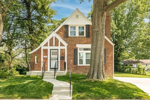 6743 Charlie Dooley Dr, Saint Louis, MO 63121
