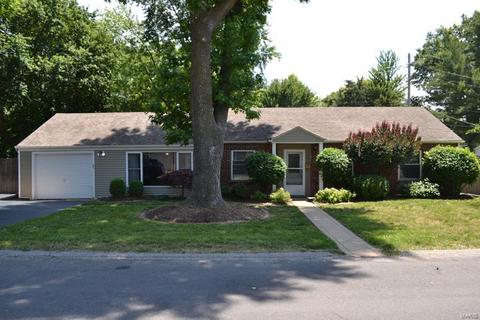 2 Charlotte Dr, Florissant, MO 63031