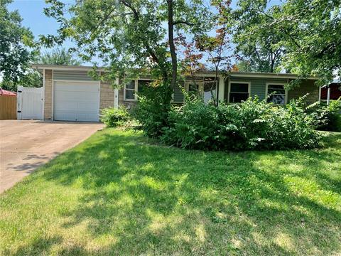 88 Tom Sawyer Dr, Saint Charles, MO 63303