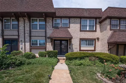 12009 Villa Dorado Dr, Saint Louis, MO 63146