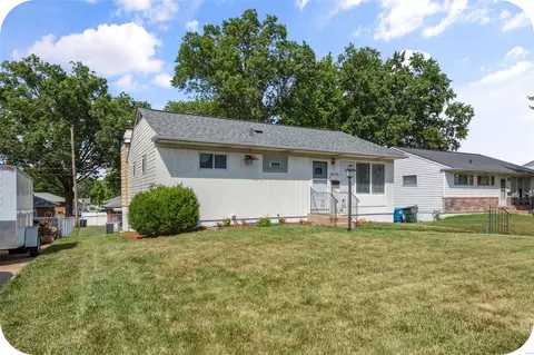 4615 Heege Rd, Saint Louis, MO 63123