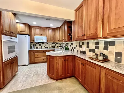 1556 Autumn Leaf Dr, Ballwin, MO 63021 photo 3