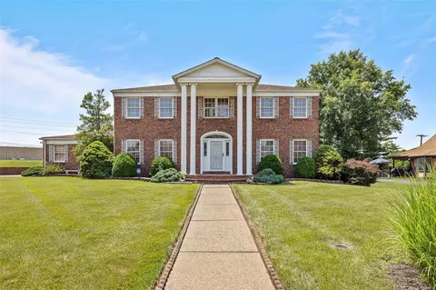 11810 Cragfont Ct, Saint Louis, MO 63127