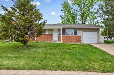 565 Jana Dr, Florissant, MO 63031