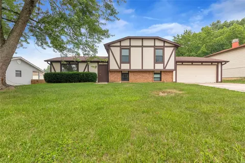 20 Newberry Dr, Saint Peters, MO 63376