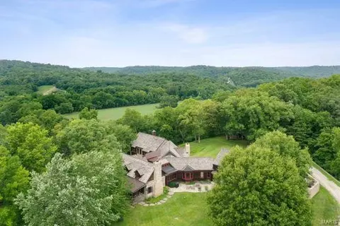 693 Highway F, Defiance, MO 63341