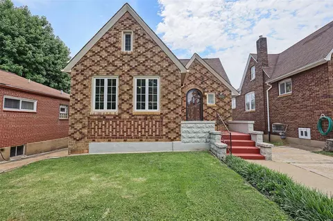 6410 West Ct, Saint Louis, MO 63116