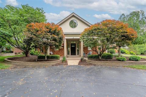 2220 Cedar Valley Rd, Saint Louis, MO 63131
