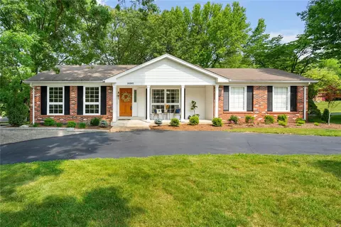 14301 Bramblewood Ct, Chesterfield, MO 63017