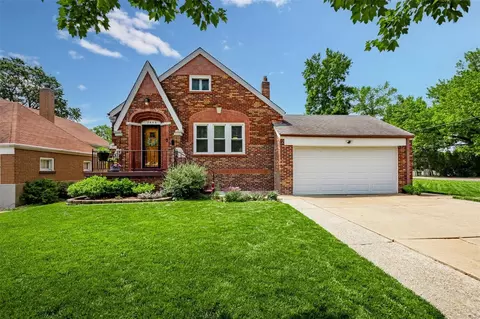 7646 Hawthorne Pl, University City, MO 63130