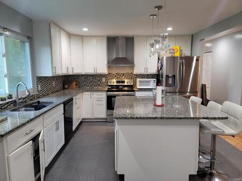 2165 Foggy Bottom Dr, Florissant, MO 63031