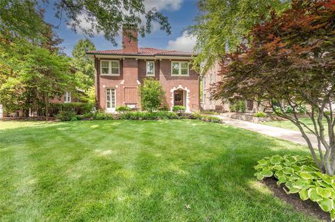 7161 Westmoreland Dr, Saint Louis, MO 63130
