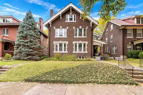 6833 Waterman Ave, Saint Louis, MO 63130