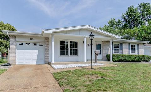 1415 Bluefield Dr, Florissant, MO 63033