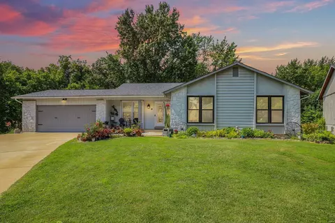 16 Raintree Dr, Saint Peters, MO 63376
