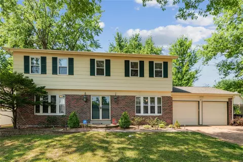 12786 Castlebar Dr, Saint Louis, MO 63146
