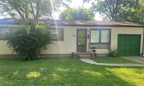 9710 Calumet Dr, Saint Louis, MO 63137