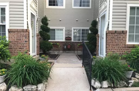 1065 N Spoede Rd, Saint Louis, MO 63146
