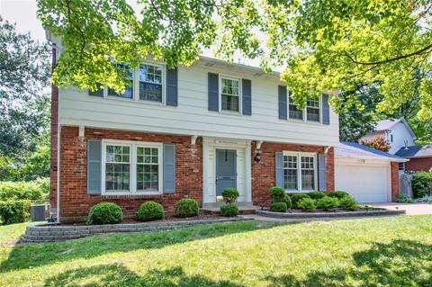 9046 Lowill Ln, Saint Louis, MO 63126